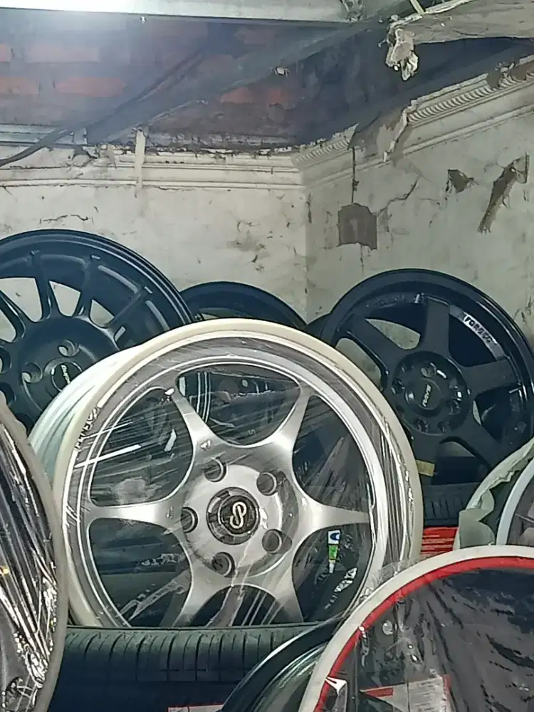 ZR853 Ring 16 x 7in ET 35 hole 5 pcd 114,3