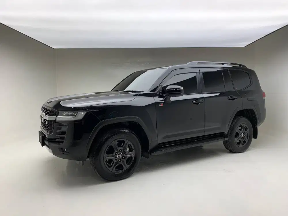 TOYOTA LAND CRUISER 300 GR 2023 BLACK ON BLACK
