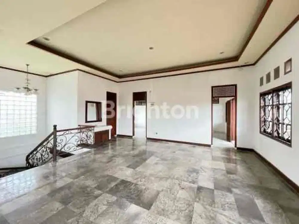 4 BR HOUSE UNFURNISHED IN TUKAD BALIAN ONLY 10 MINUTES TO MERTASARI BEACH SANUR