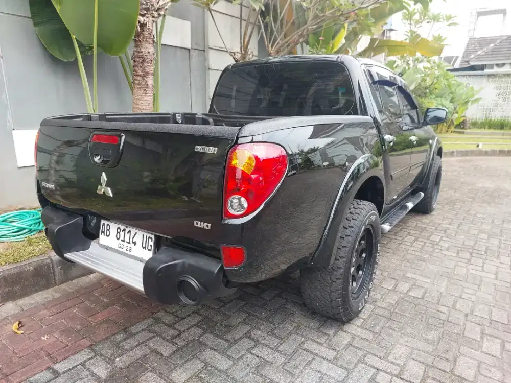 Strada Triton Exceed manual 4x4 dobel cabin 2012
