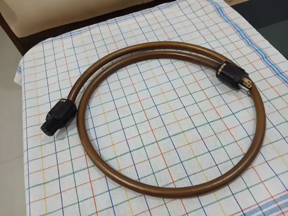 Van den hul mainstream hybrid power cable