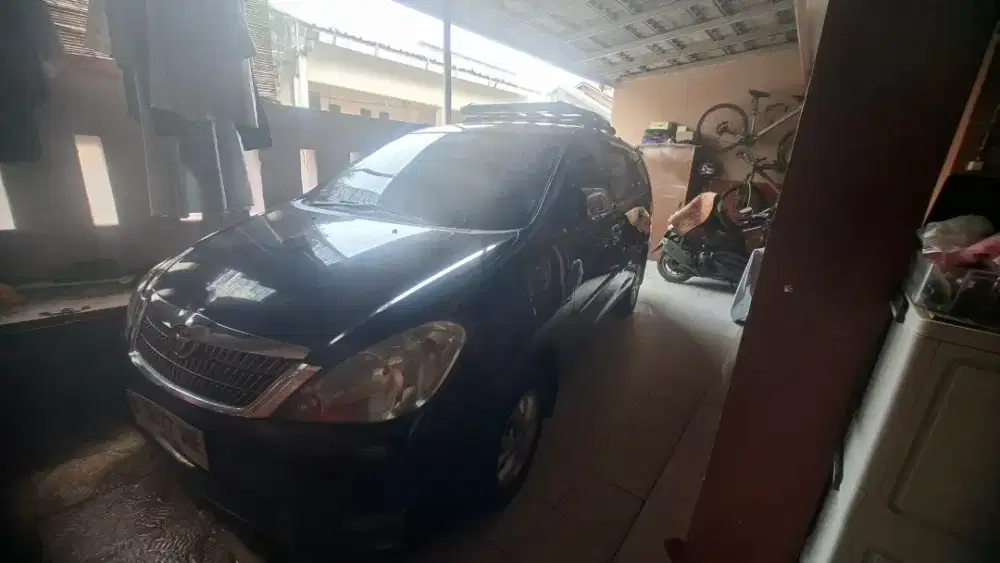 Mobil Innova 2011
