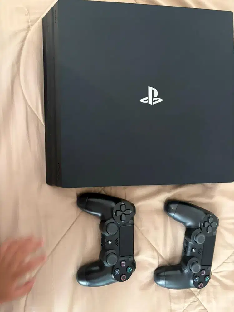 Dijual PS 4 Pro Free 2 Games