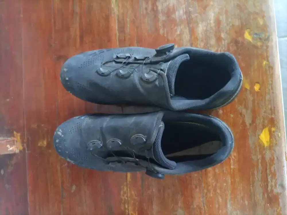 Sepatu sepeda klik