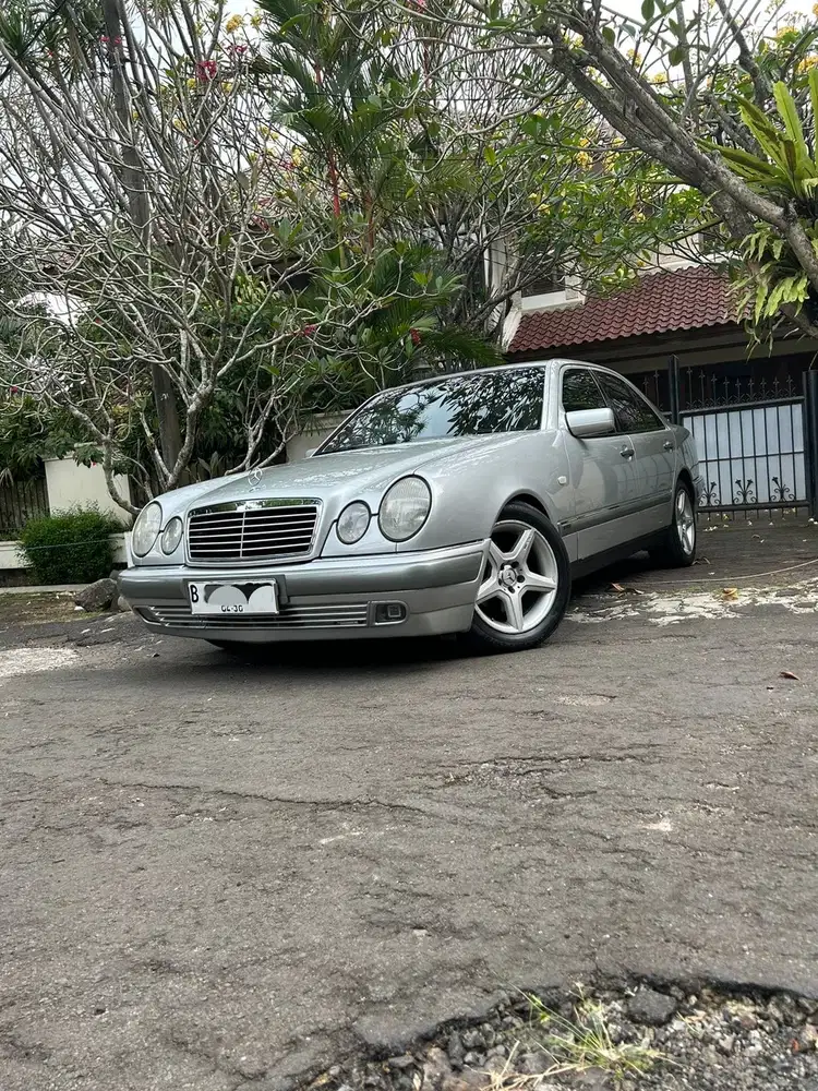 Mercedes-Benz E320 1997 Bensin