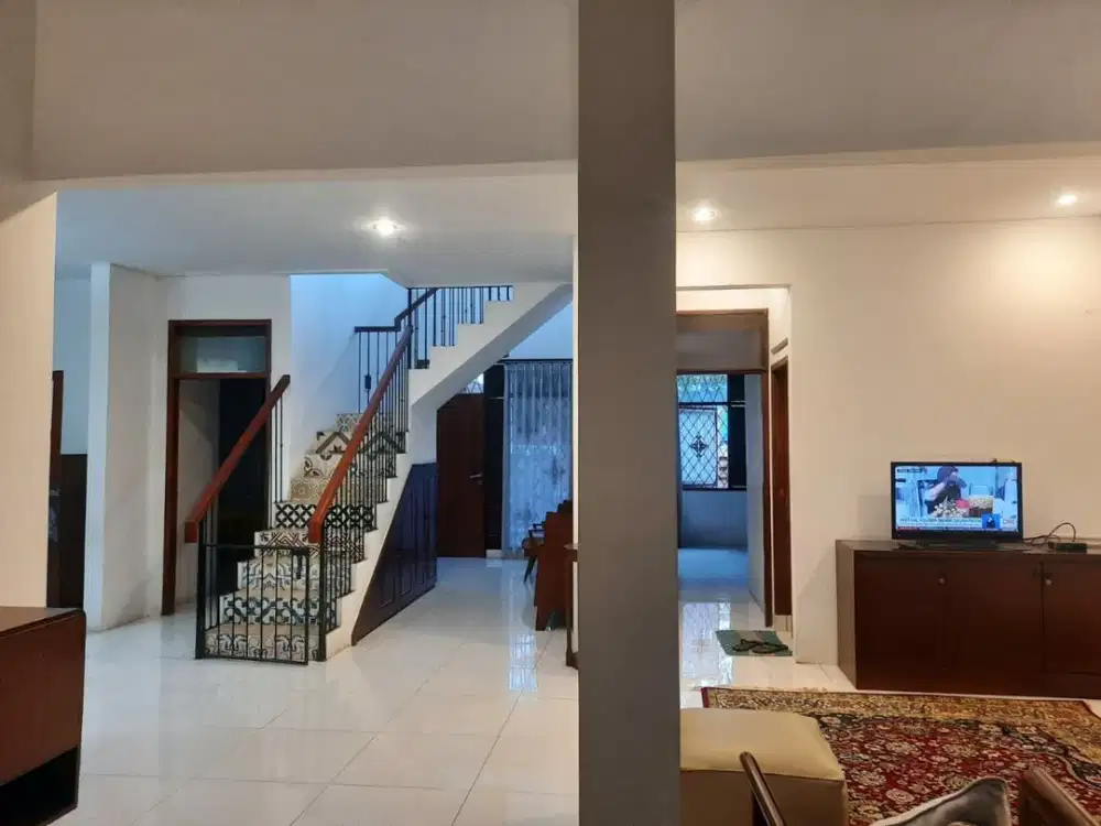 Rumah Bagus 2 Lantai Dekat Griya Antapani