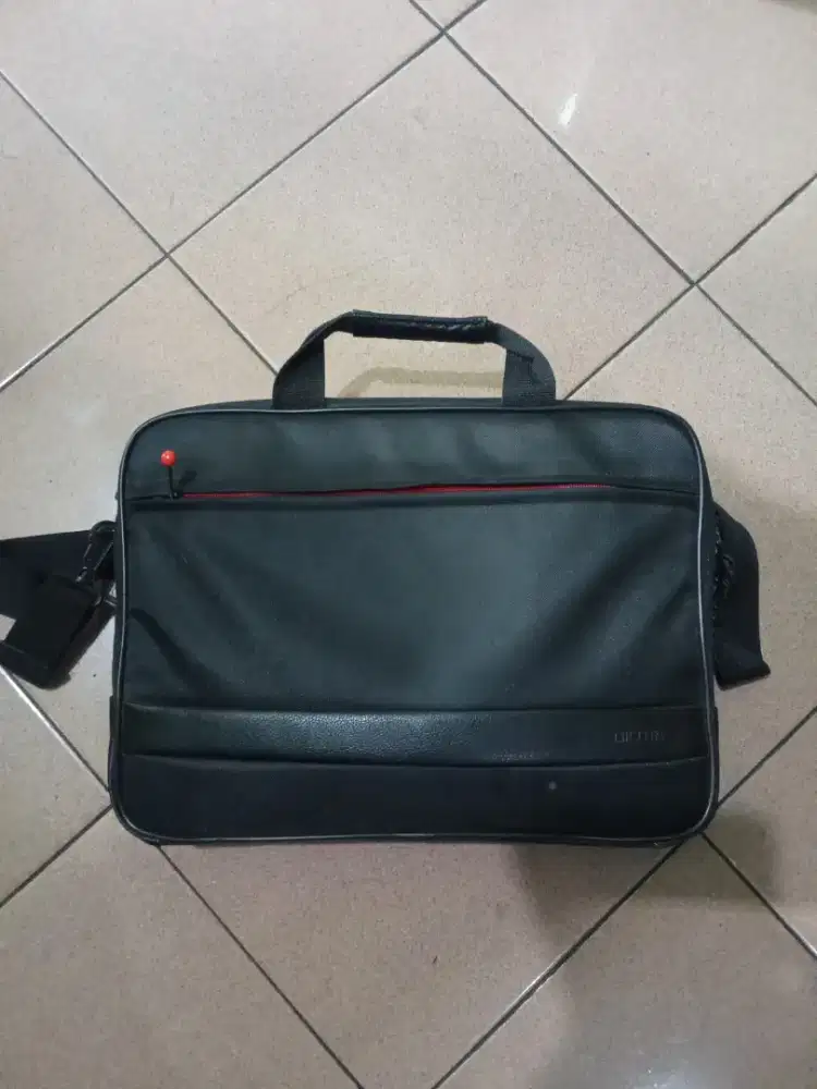 Murah sekali tas kerja seperti baru