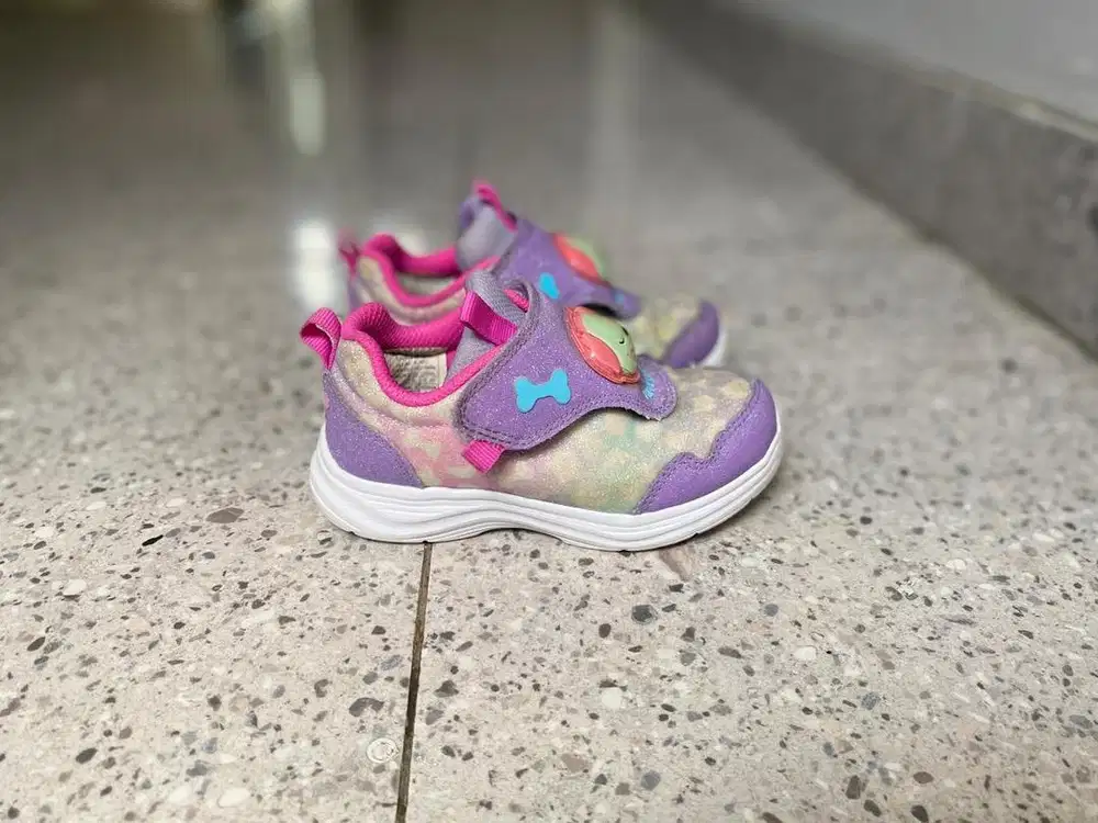 Sepatu anak skechere