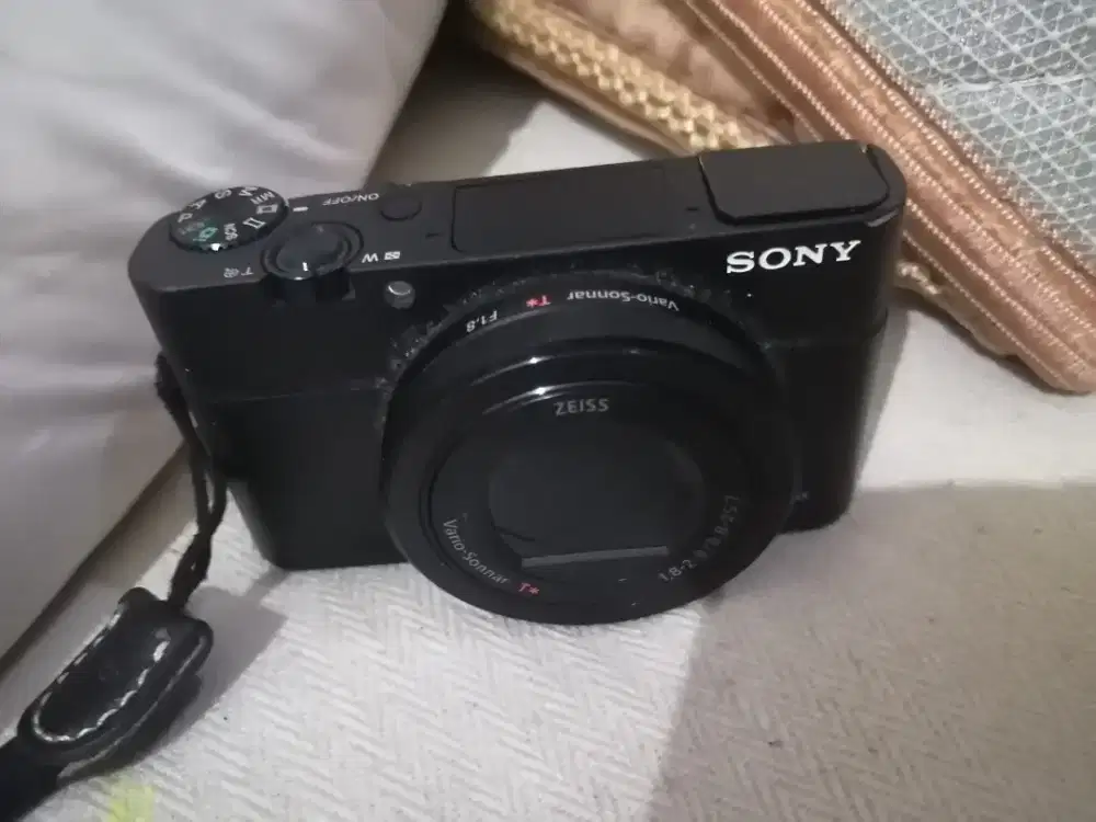 Like new sony camera pocket