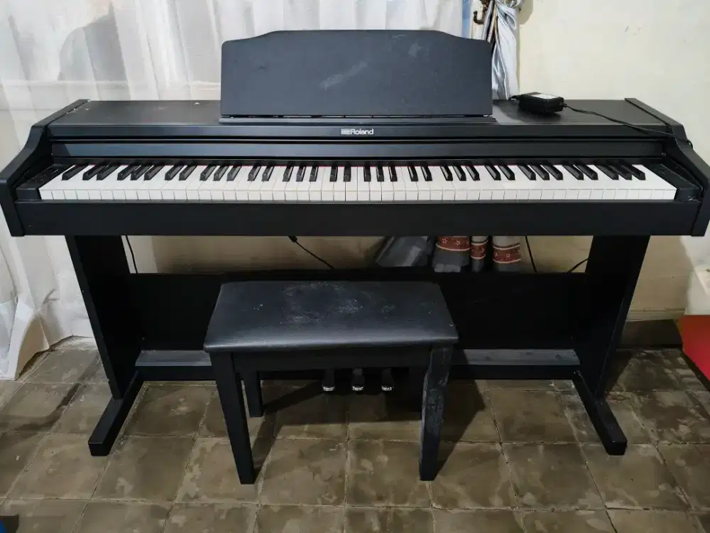 Dijual Piano bekas, kondisi baik.