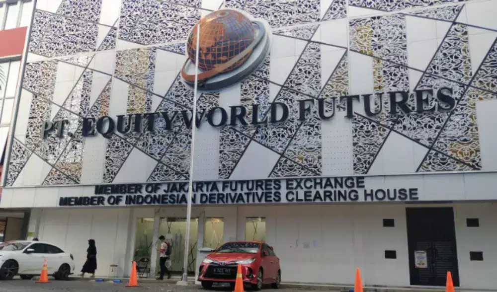 Staff Office - PT Equityworld Futures Jakarta