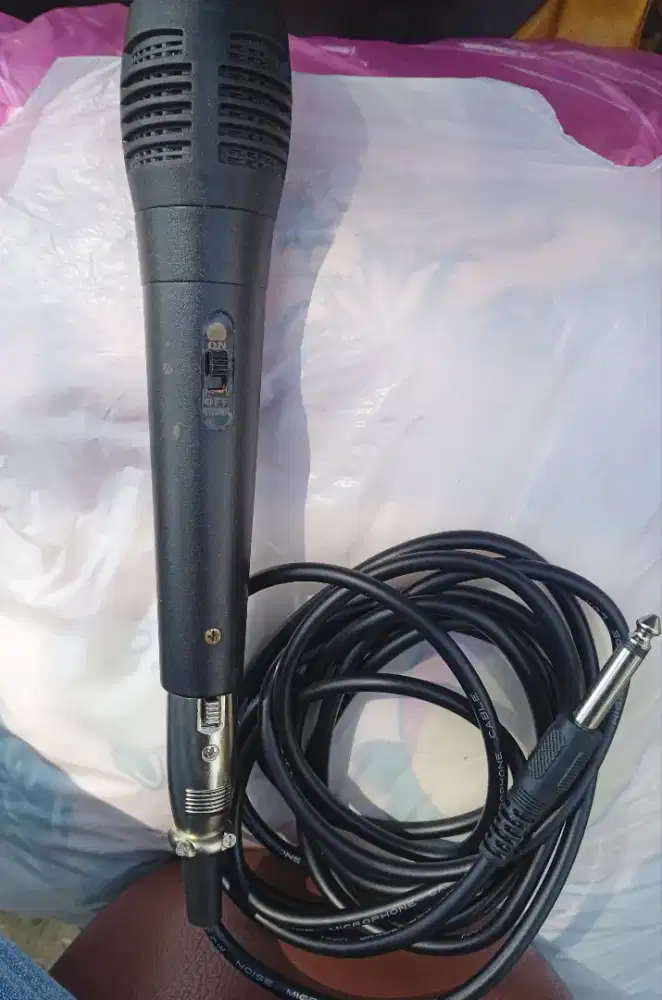 Mic kabel panjang siap karokean