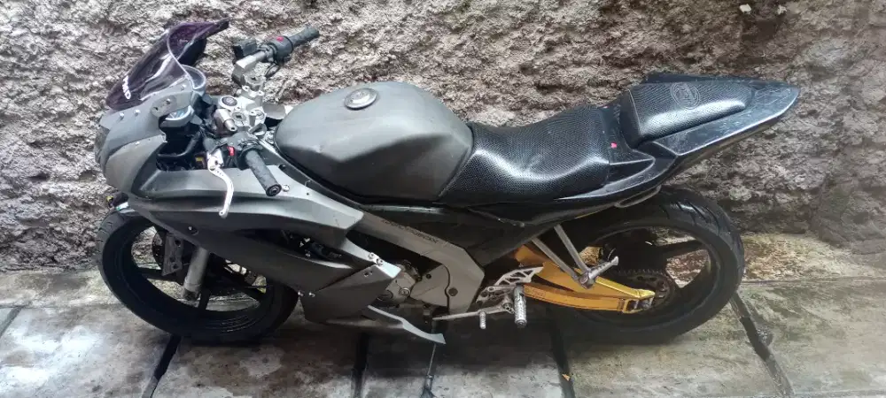 Di jual motor Yamaha Vixion tahun 2009 surat lengkap pajak telat minat