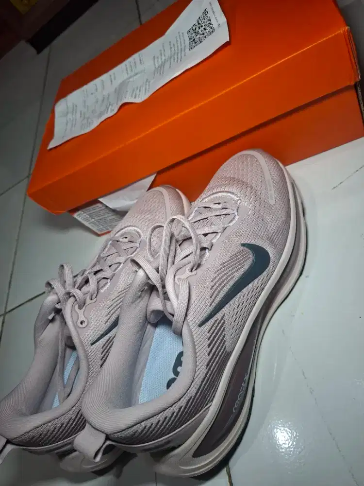 Nike Vomero 18 Size 38