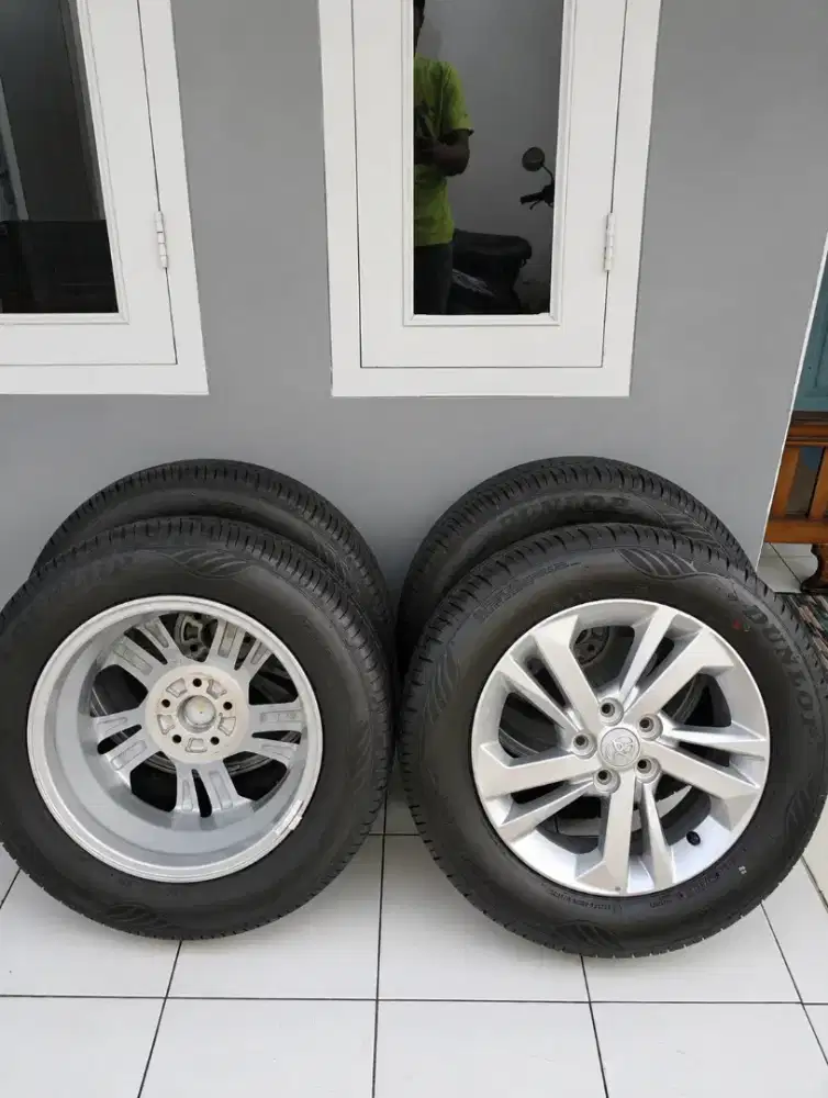 Velg Bawaan Avanza