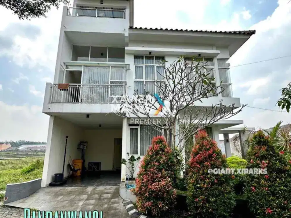 Rumah Minimalis 2,5 lantai di Pandanwangi Malang