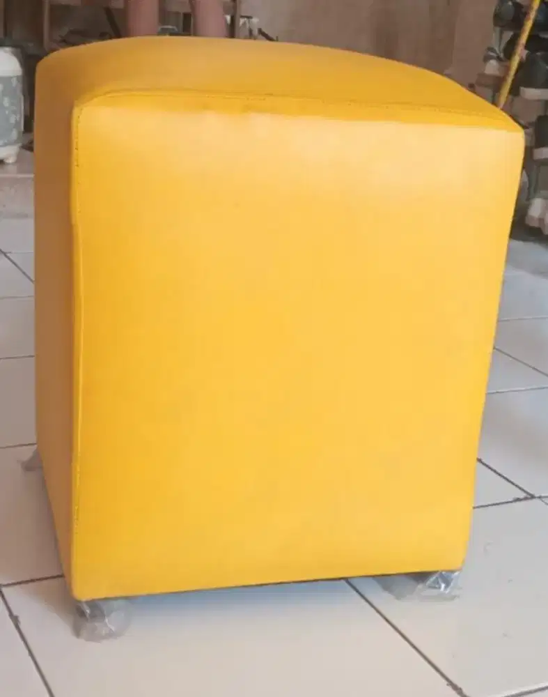 Kursi kotak 4 buah