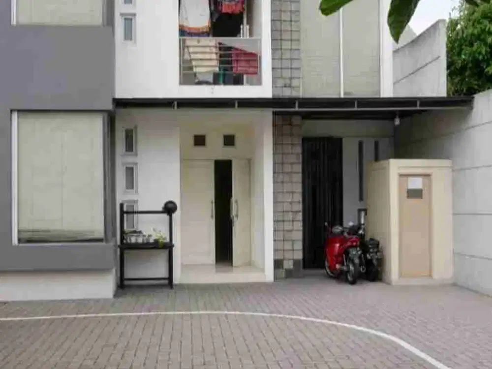 Dijual Cepat Rumah nyaman dan strategis di Tanjung Barat Selatan Jakarta selatan