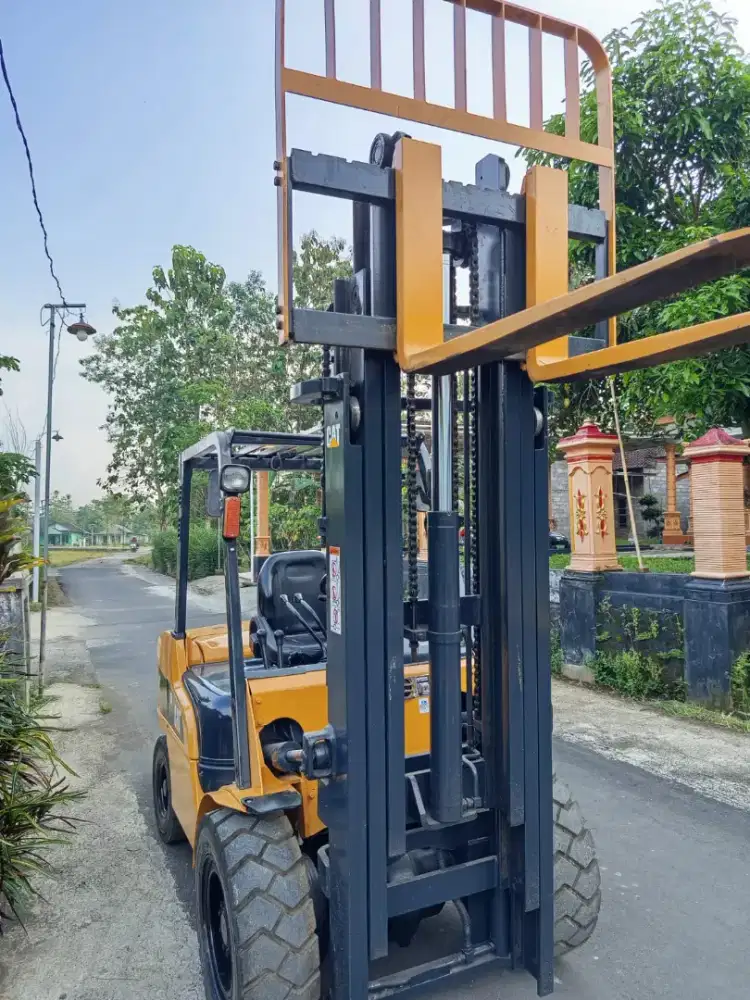 Forklift 3 Ton Caterpillar 2020 Three lift Diesel