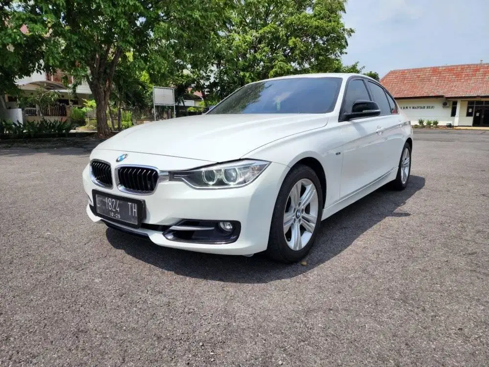 BMW 320I SPORT AT 2013