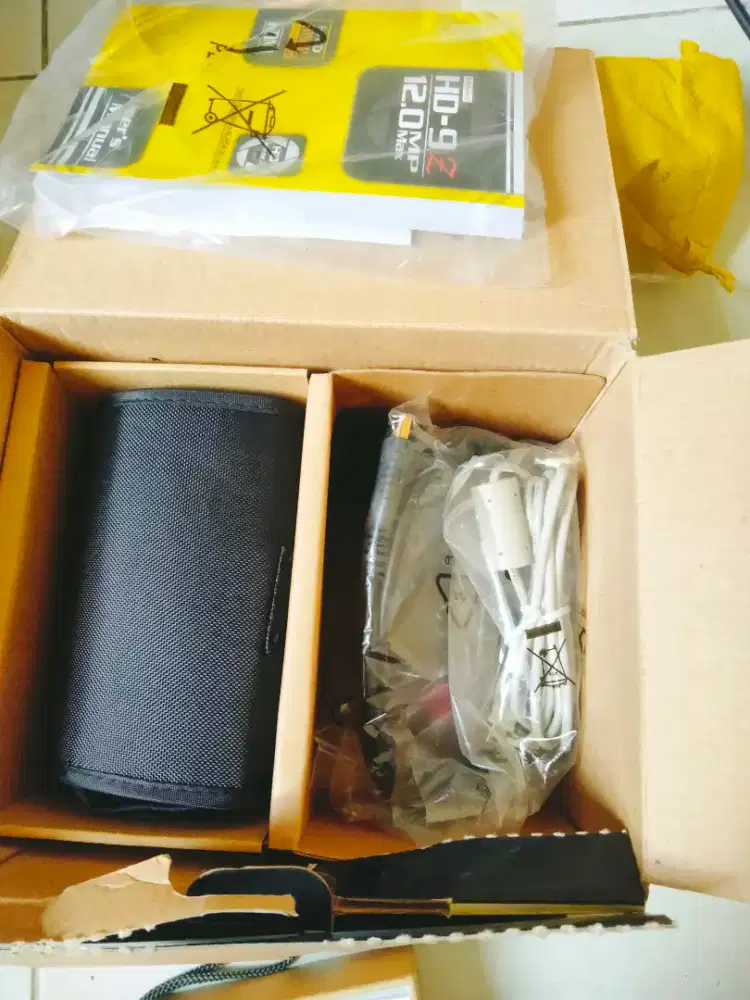 Jual handycam dan  2 camera digital