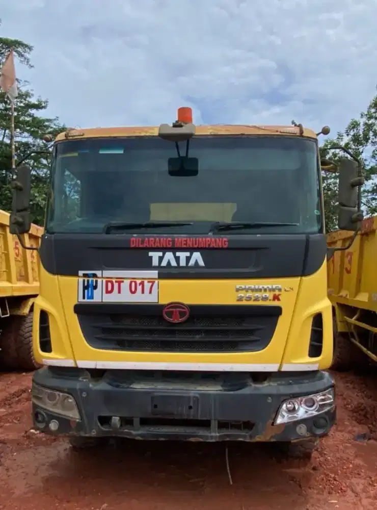 Jual dumb truk 4x4