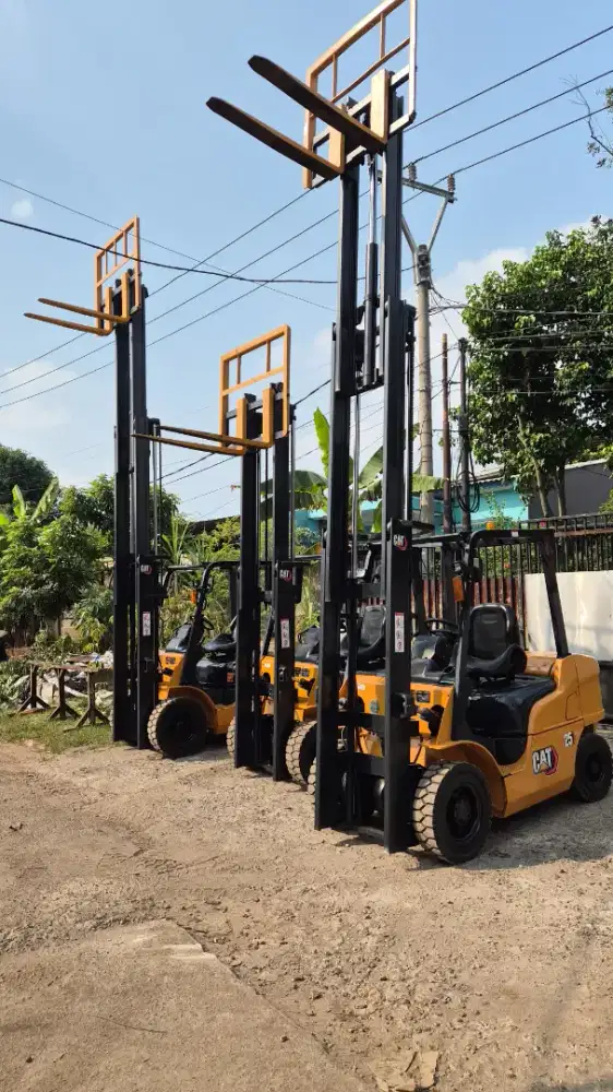 Forklift 2,5 Ton Three Lift Caterpillar 2020