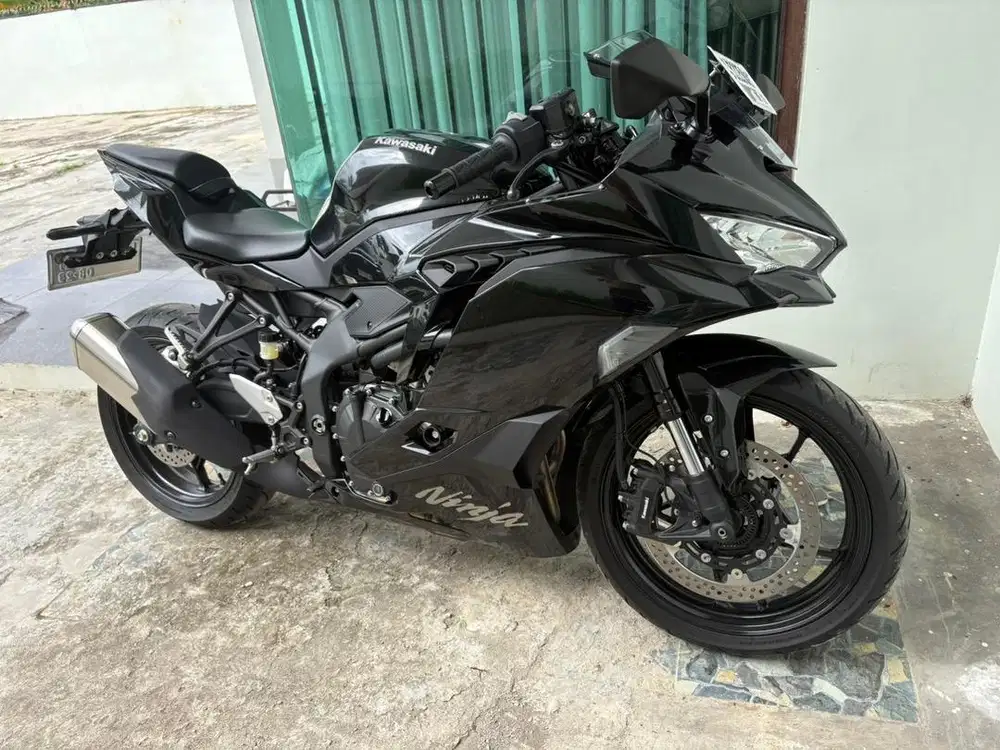 Ninja ZX25R Standar Black