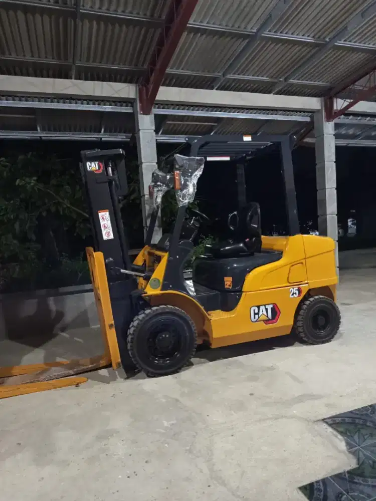 Forklift 2,5 Ton Caterpillar 2021 Standart