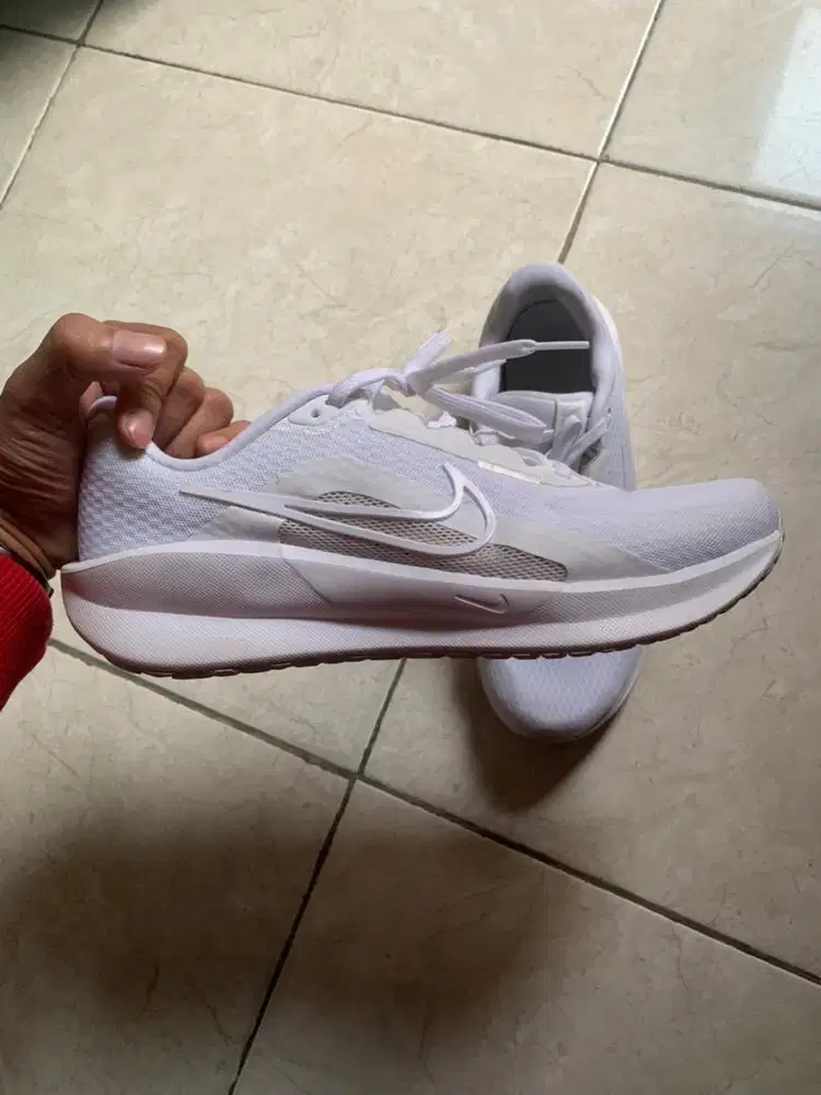 Dijual sepatu lari nike downshifter 13 size 42