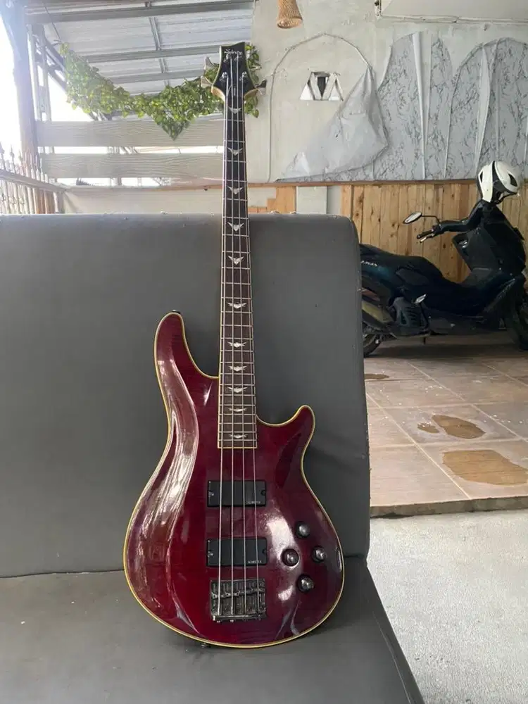 Bass Scheter Omen 4 Series
