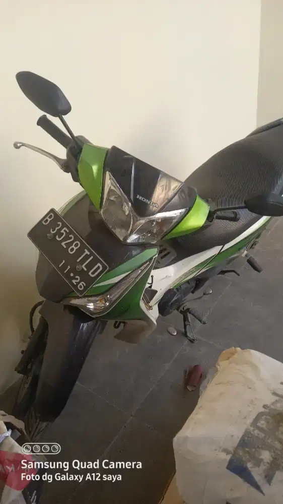 Honda Supra helm in Karbu