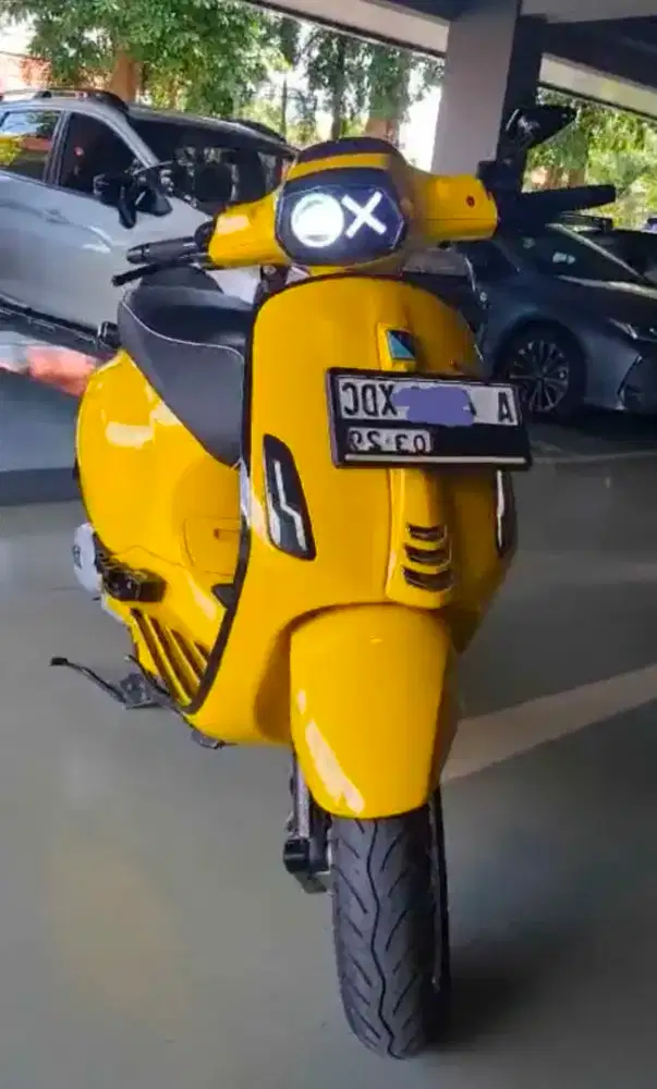 DIJUAL VESPA SPRINT IGET 2024 -YELLOW