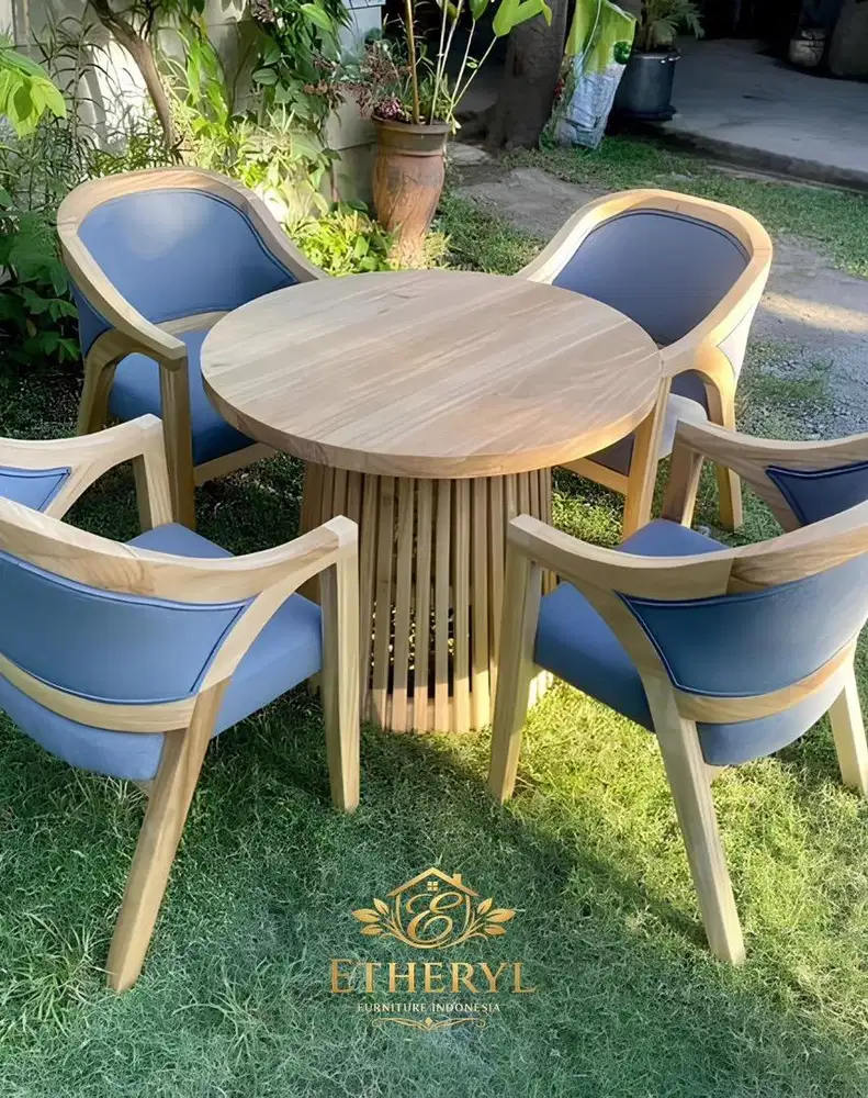 Meja Makan Classic