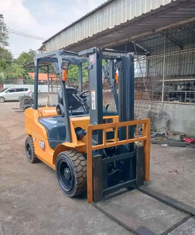 Forklift 2,5 ton Caterpillar 2021 Murah istimewa