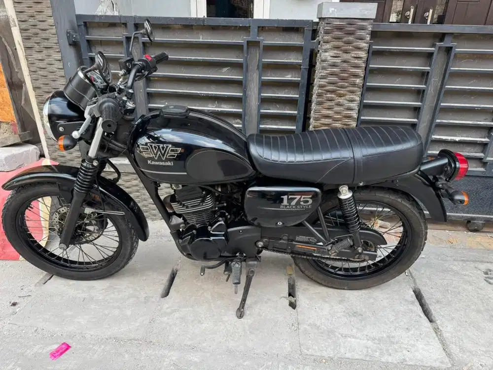 Kawasaki W175 Black Style