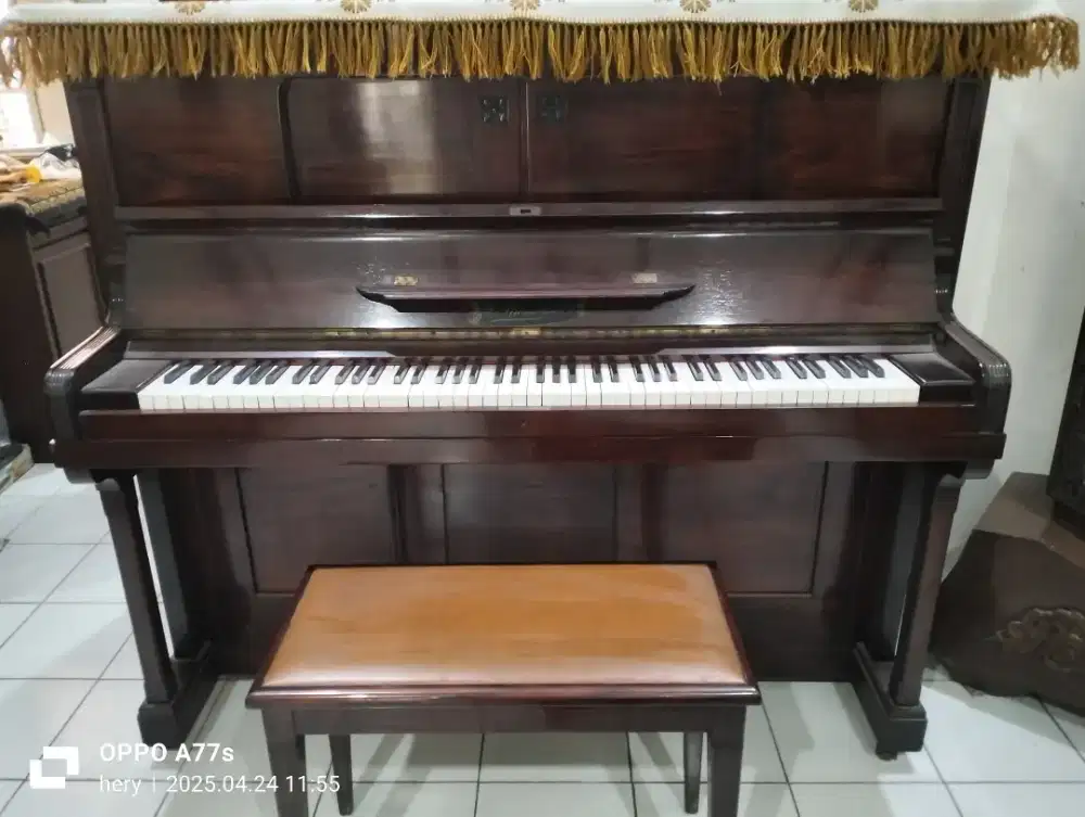 Piano Accustic merk W.Naessens