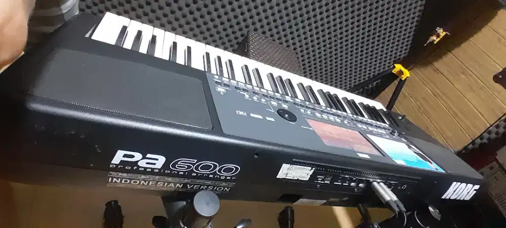 Piano keyboard Korg Pa600 V2