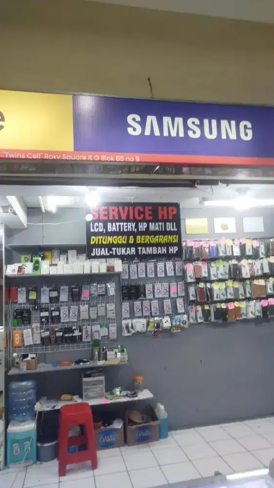 Karyawan toko hp