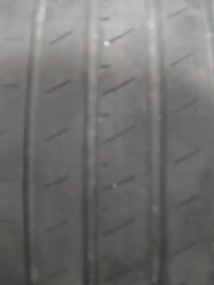 Dijual cepat 2 ban bringstone turanza too5 uran 205/50 ring 17nik 2023