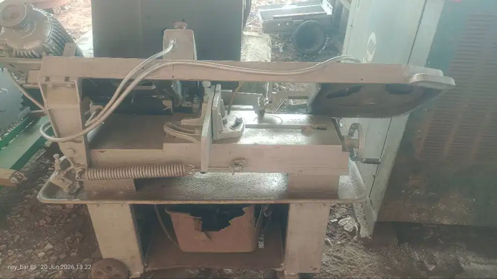 Metal cutting 7 Bandsaw