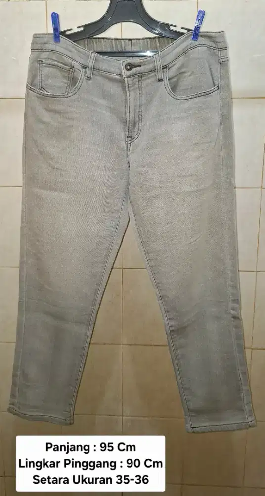 CELANA UNIQLO ORIGINAL