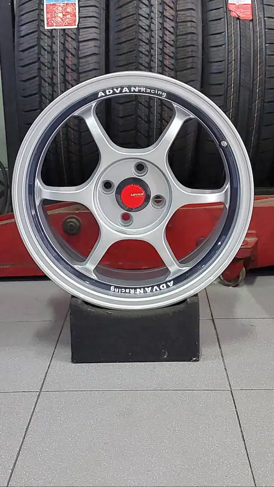 Advan Racing RG1. R16. Silver. Jazz, Yaris, Brio, Calya, Sigra, Atto 1