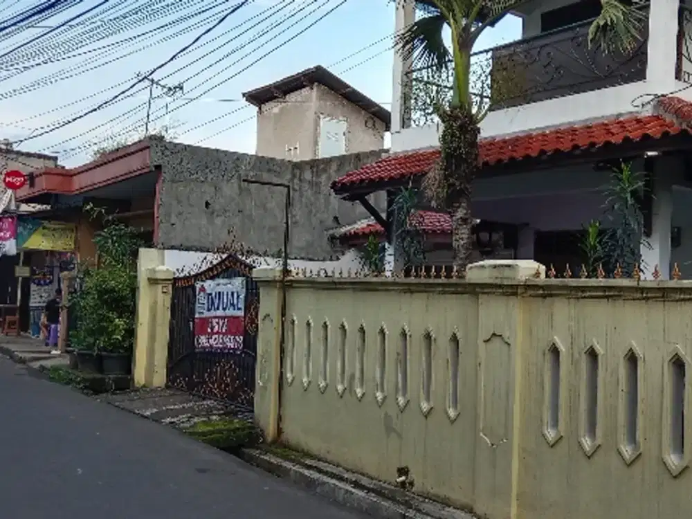 Dijual rumah kosan di pondok cina, hanya 2 menit ke stasiun Pocin