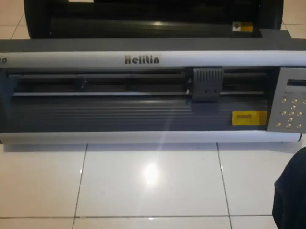 Mesin cutting sticker Helitin R720