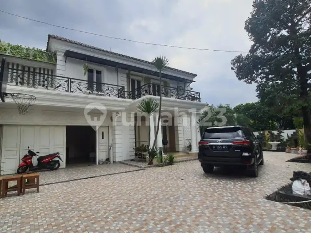 Rumah Mewah Premium Ada Swimming Pool Dekat ke Akses Tol Antasari