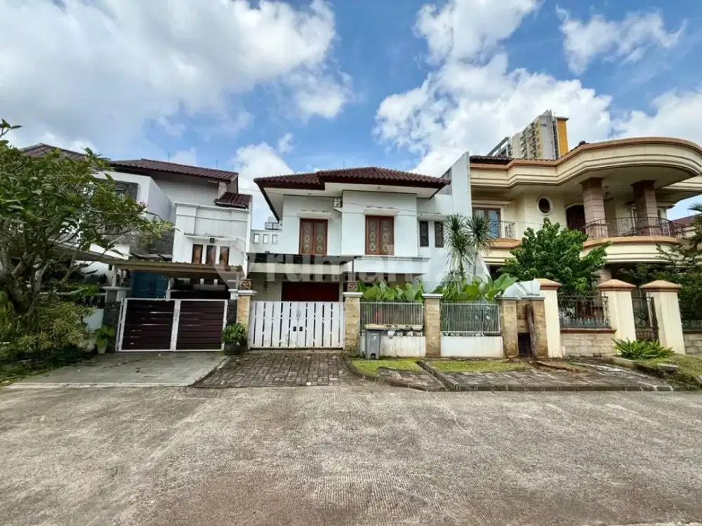 Rumah Asri Hadap Taman - Komplek Terdepan Cinere