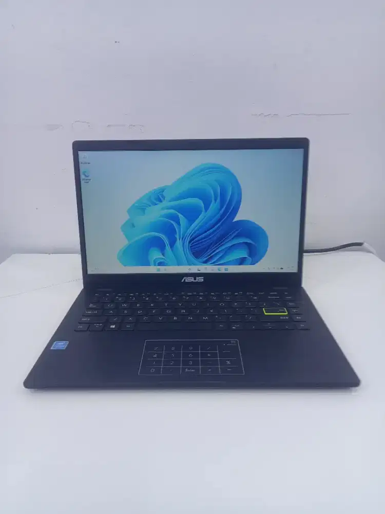 Asus vivobook e410ma Celeron n4020 ram 4 GB SSD 256 GB win 11