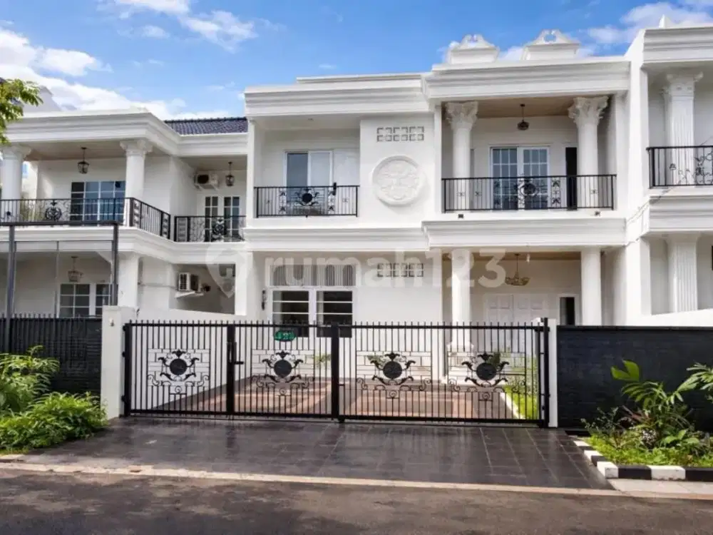 Rumah Gaya Klasik Eropa Komplek Megapolitan Cinere