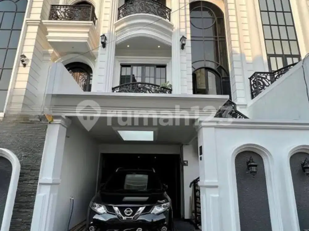 American Classic Style,Shm 3 Lantai + Rooftop - Full Furnishe